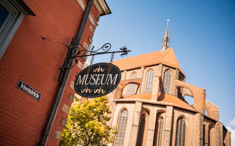 Stadtgeschichtliches Museum Wisamer Schabbell mit Kirche ©MV-T, Tiemann