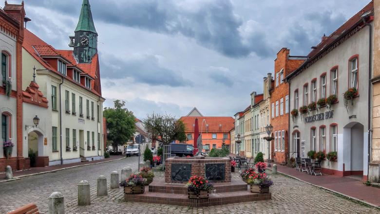 Altststadt mit Markt und Evangelische Kirche © WoKra