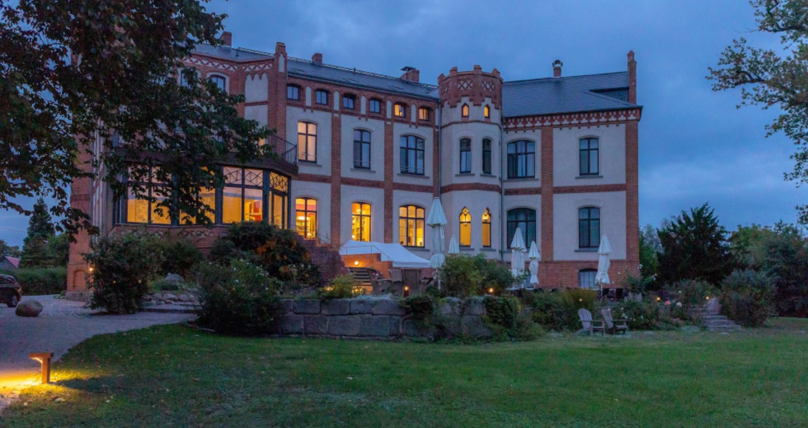 Schloss Gamehl bei Nacht ©Rita und Michael Staehler