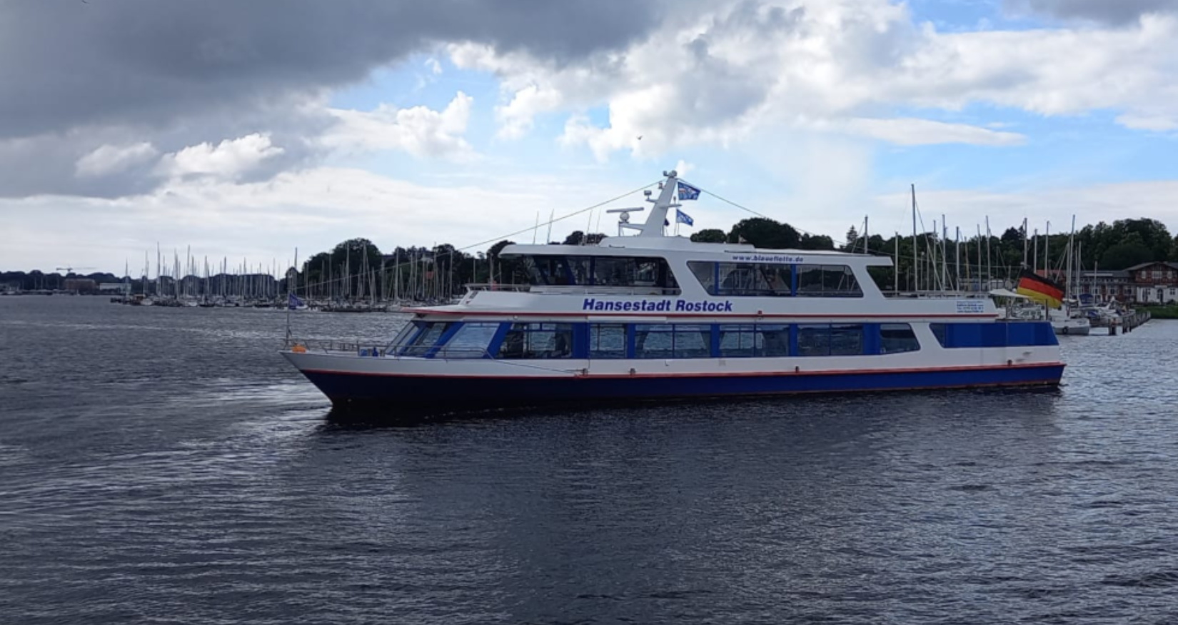 Linienfahrt vom Stadthafen nach Warnemünde © Blaue Flotte